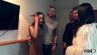 Две французские подружки делят между собой три члена