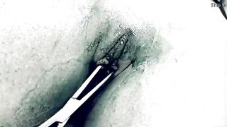 В порно ужастике уфолог показывает секс с инопланетянкой в лаборатории